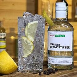 Cocktail mit alkoholfreiem Berliner Brandstifter no Gin